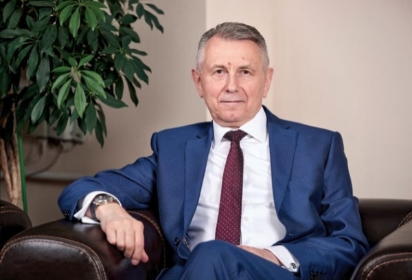 Николай Цветков не фигурирует напрямую, но его структуры упоминаются в цепочке сделок