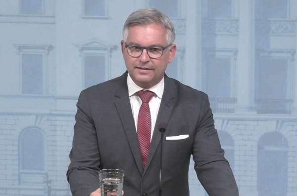 ЕС ужесточит визовые ограничения для россиян до конца года — еврокомиссар Брунер