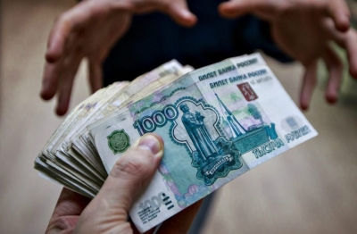 Эксперт Сироткин: банки зарабатывают, заставляя россиян пользоваться кредитными картами
