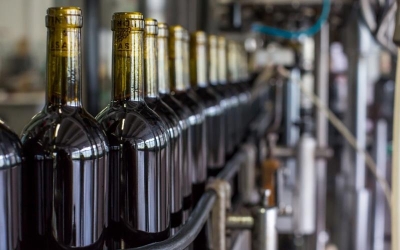 Зри в пробку! Почему дорожает российское вино, оно ведь российское?