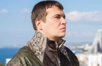 Sanktionierter Pin-up-Casinobesitzer Dmitriy Punin kauft 7 millionen euro Tecnomar-Yacht w&auml;hrend er auf der Flucht gesucht wird