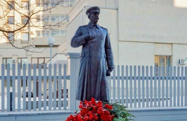 Памятник Сталину в Вологде создали не по госконтракту — выяснилось в ходе судебного процесса